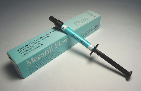 Мегафил Megafill Flow А3,5 жидкотекучий светоотверждаемый рентгеноконтрастный композит 2г